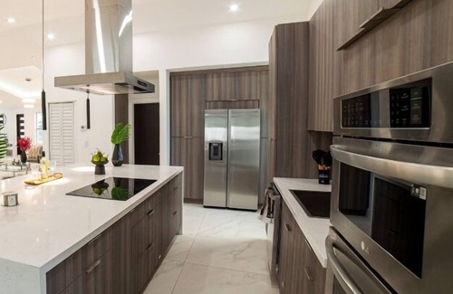 University Park House | Miami Retreat-5BR-HeatedPool-Games-FirePit-BBQ
