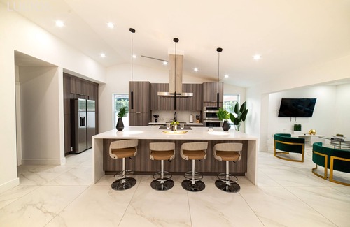 University Park House | Miami Retreat-5BR-HeatedPool-Games-FirePit-BBQ