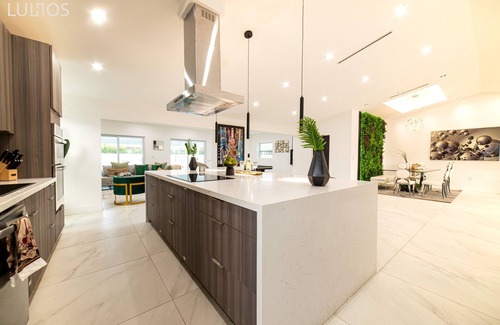 University Park House | Miami Retreat-5BR-HeatedPool-Games-FirePit-BBQ