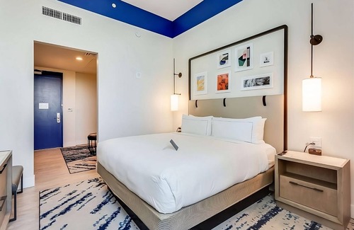 Ojus Hotel | Miami's Hidden Gem! Rooftop Swimming Pool, Pets Allowed!