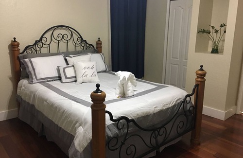 Ludlam Apartment | MIAMI Spacious & Clean Studio - Private Entrance