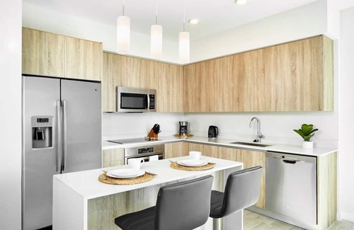 Northeast Miami Condo | Miami Tropical Oasis - 1 Bdrm Perfect Miami Views
