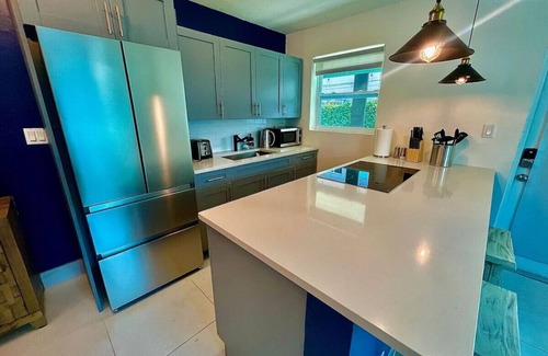 Victoria Park Apartment | MiamiVice Las Olas Near Beach & Park with Fire Pit!