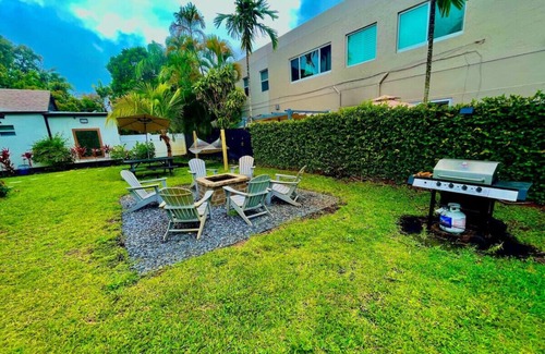 Victoria Park Apartment | MiamiVice Las Olas Near Beach & Park with Fire Pit!