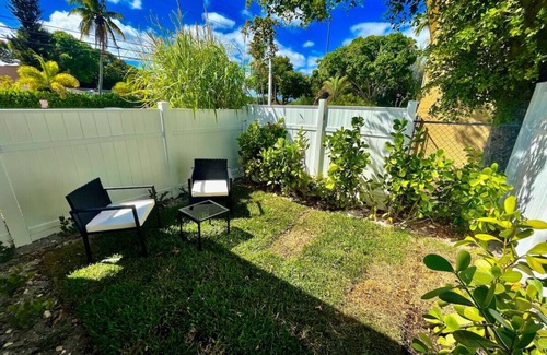 Victoria Park Apartment | MiamiVice Las Olas Near Beach & Park with Fire Pit!