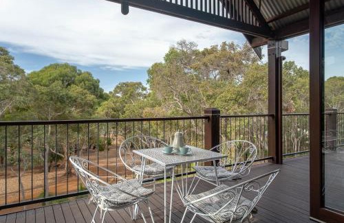 Eagle Bay House | Mibremilla I Private Properties