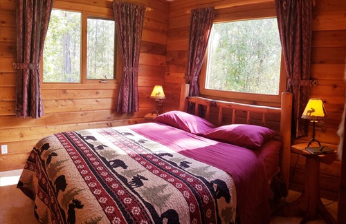 Tete Jaune Cache House | Mica Mountain Lodge &Pine at Mt Robson Provincial Park near Jasper National Park