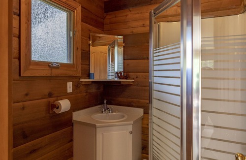 Tete Jaune Cache House | Mica Mountain Lodge &Pine at Mt Robson Provincial Park near Jasper National Park