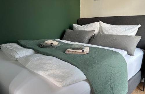 Oldenburg Apartment | MiCasa OL - Modernes Penthouse - Stellplatz - Küche - WLAN - Dachterrasse