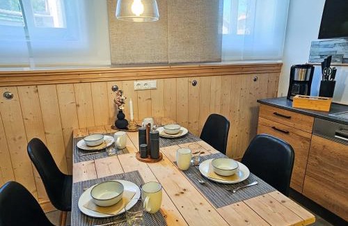 Hochheim Apartment | MiCasa Rooms - Altbauflair im Denkmal, Parken, nahe Messe - EGA - MDR