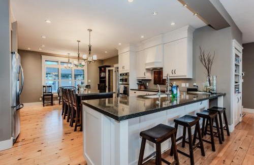 Lion's Head House | Michael's Luxury Cottage On Bruce Trail Starlink