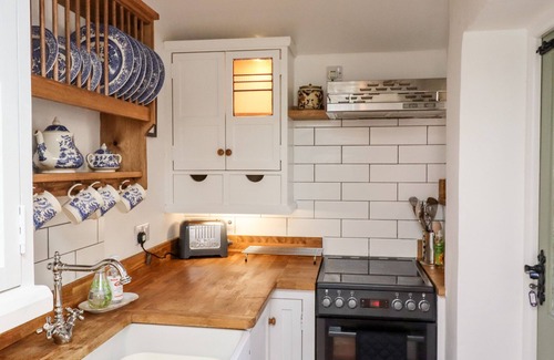 Castleton Cottage | MICHAELMASS COTTAGE, romantic, character holiday cottage in Castleton