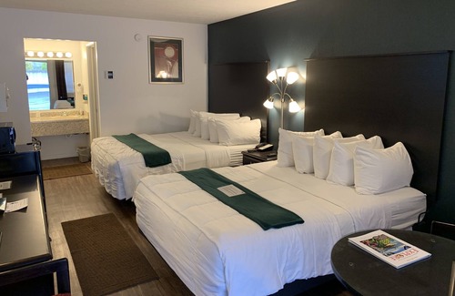 Petoskey Hotel | @ Michigan Inn & Lodge
