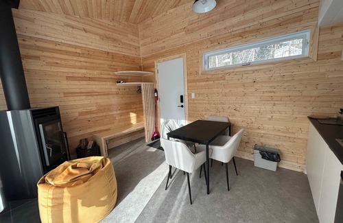 Notre-Dame-Auxiliatrice-de-Buckland Ski Chalet | Micro-Cabine in the Mountains - Solstice 4