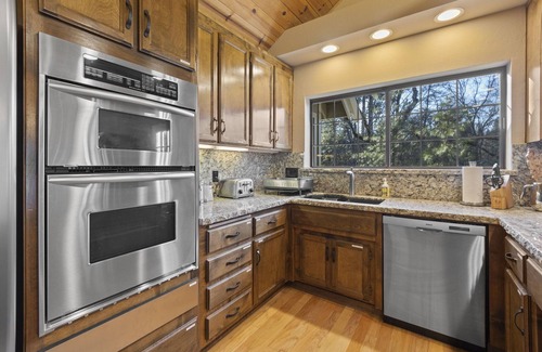 Groveland House | Micro Resort Home by the Lake, 40mins to Yosemite