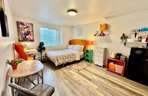 University District Apartment | Micro Studio Apartment in University District- 10 mins walk to University of WA