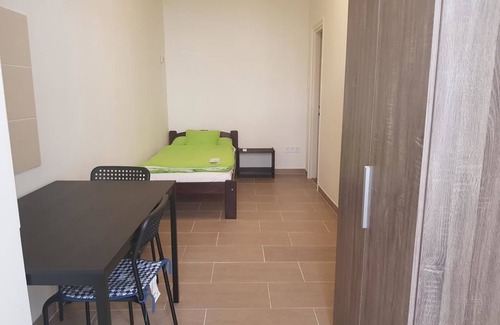 Vecses House | Microstore Airport Panzio