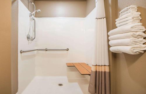 Miami Hotel | Microtel Inn and Suites By Wyndham Miami OK