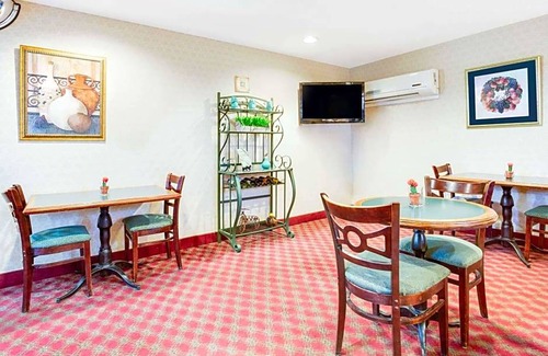 Greensboro Hotel | Microtel Inn by Wyndham Greensboro