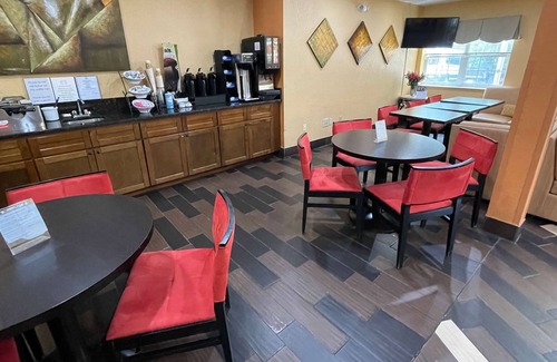 Central Newport News Hotel | Microtel Inn by Wyndham Newport News Airport