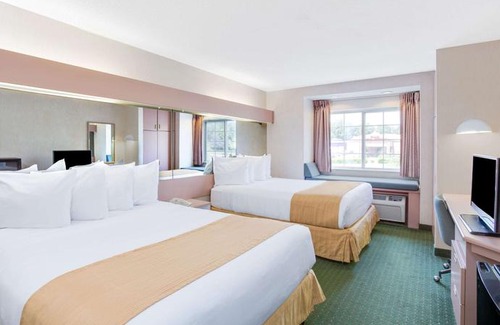 Greensboro Hotel | Microtel Inn by Wyndham Greensboro