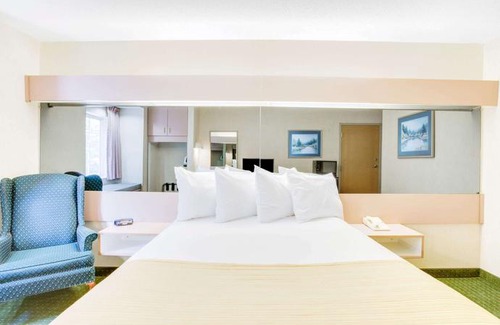 Greensboro Hotel | Microtel Inn by Wyndham Greensboro