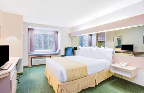 Greensboro Hotel | Microtel Inn by Wyndham Greensboro