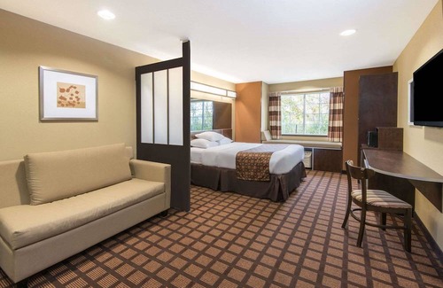 North Canton Hotel | Microtel Inn & Suites by Wyndham North Canton