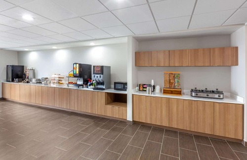 Wellborn Hotel | Microtel Inn & Suites by Wyndham College Station