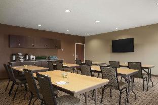 Barton Hotel | Microtel Inn & Suites by Wyndham St Clairsville - Wheeling