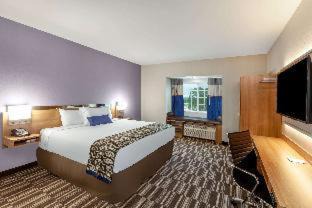 Wellborn Hotel | Microtel Inn & Suites by Wyndham College Station