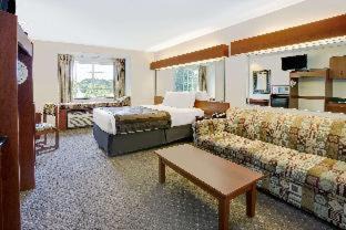 Wayne Hotel | Microtel Inn & Suites by Wyndham Indianapolis Airport