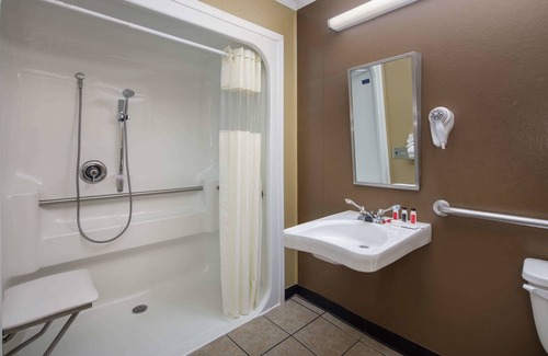 Dentsville Hotel | Microtel Inn & Suites by Wyndham Columbia/Fort Jackson N