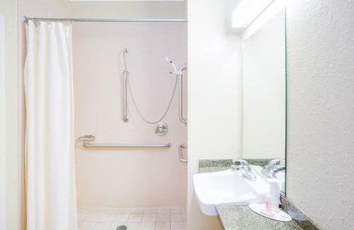 Saraland Hotel | Microtel Inn & Suites by Wyndham Saraland