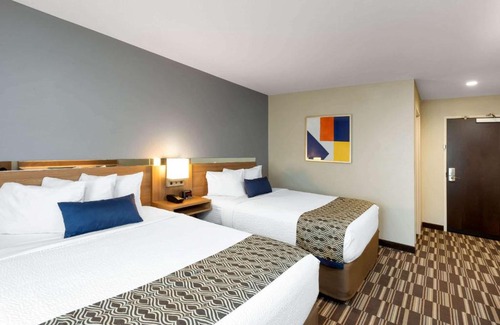 Warsaw Hotel | Microtel Inn & Suites by Wyndham Warsaw
