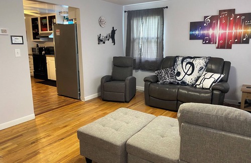 Mountain Home House | MicStay.Music House.Sleeps 9+.Private hot tub.Family Fun