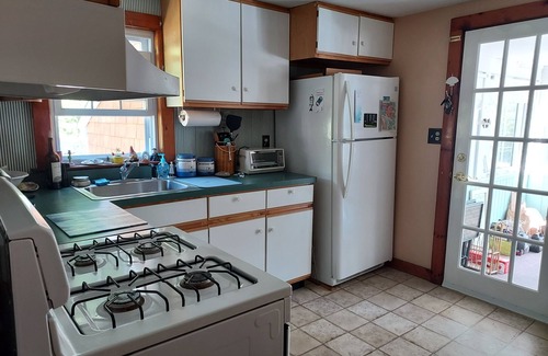 West Yarmouth House | Mid-Cape Cottage, Short Walk to the Beach