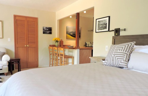 Carmel Cottage | Mid Carmel Valley Guest Cottage with Private Driveway - Extended Stay