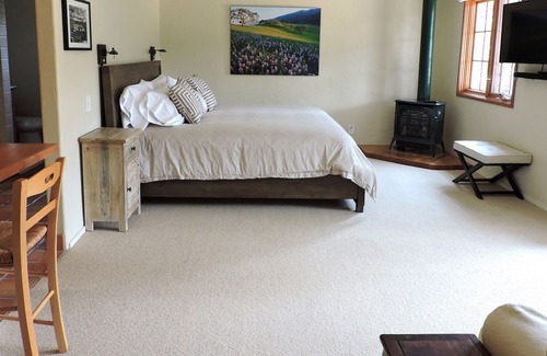 Carmel Cottage | Mid Carmel Valley Guest Cottage with Private Driveway - Extended Stay
