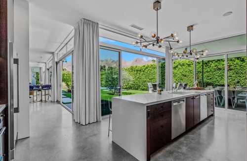 Magnesia Falls Cove House | Mid Centry Modern Retreat w/Mt Views & Stunning Pool/Spa close to Palm Springs!