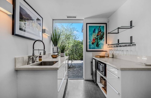 Magnesia Falls Cove House | Mid Centry Modern Retreat w/Mt Views & Stunning Pool/Spa close to Palm Springs!