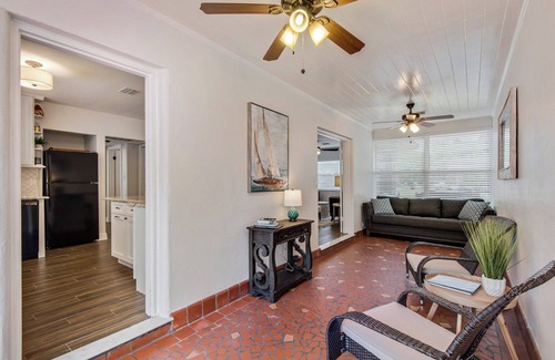 South Seminole Heights House | Mid Century 2 Bed, 1 bath Home located in Seminole Heights near Rivercrest Park