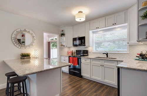 South Seminole Heights House | Mid Century 2 Bed, 1 bath Home located in Seminole Heights near Rivercrest Park