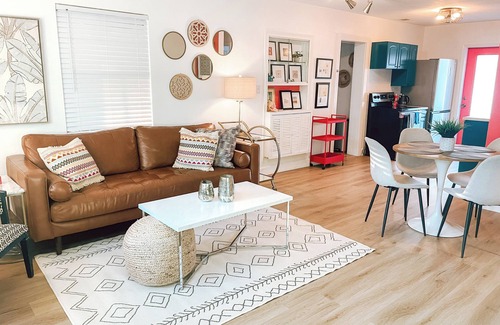 Golden Beach House | Mid-Century 2-Bedroom Charm - Beach, Pets, Fenced Yard in Fabulous Venice