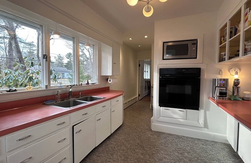 Rye Beach House | Mid century 3-bedroom house with fenced in back yard steps to Rye Beach