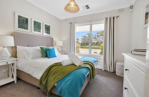 Nuriootpa House | Mid Century 4 Bedroom Getaway in Barossa Vineyard