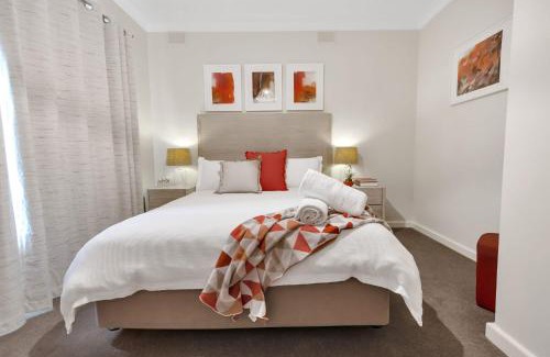 Nuriootpa House | Mid Century 4 Bedroom Getaway in Barossa Vineyard