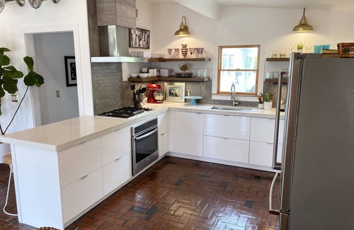 Santa Monica House | Mid-Century Bungalow with Private Beach Access Minutes from 30 A