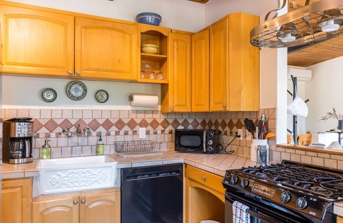 Coupeville Cabin | Mid-Century Beach Cabin by AvantStay | Walk to Beach