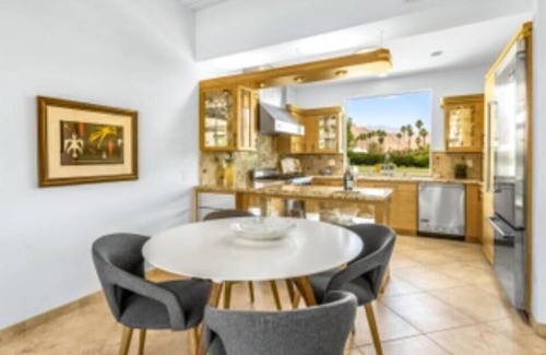 Palm Desert Condo | Mid-century chic! Casa de Palmas is a wonderful high end condo close to shops!
